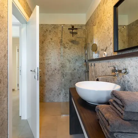 Tomaso Paradise וילה קרניצה