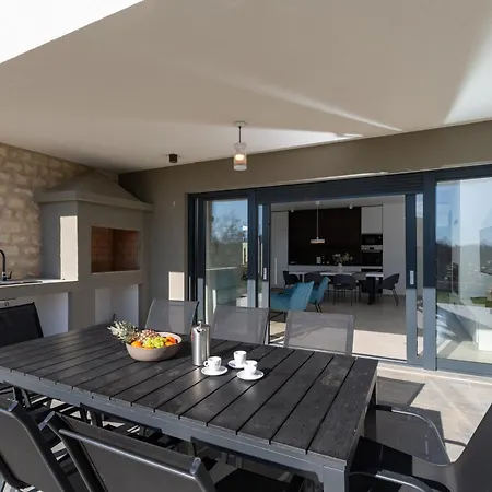 Tomaso Paradise * קרניצה