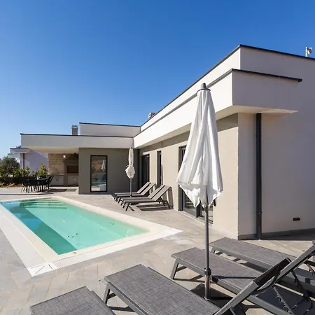 וילה Tomaso Paradise קרניצה