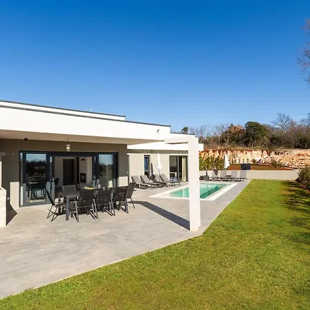 Tomaso Paradise * קרניצה