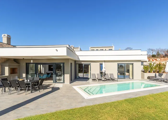 Tomaso Paradise Villa *