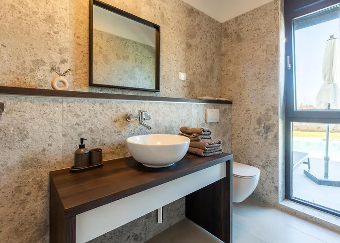 Tomaso Paradise Villa *