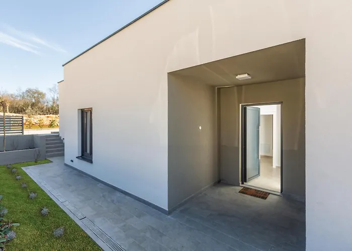 Tomaso Paradise Villa *