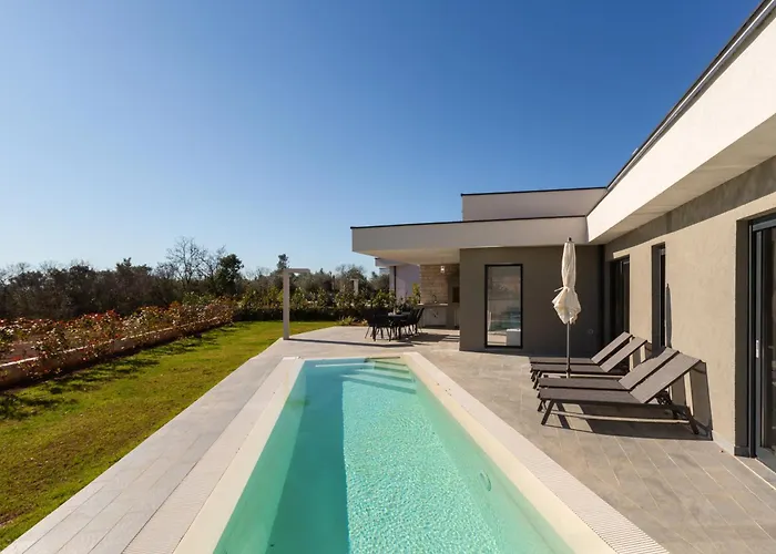 Tomaso Paradise Villa